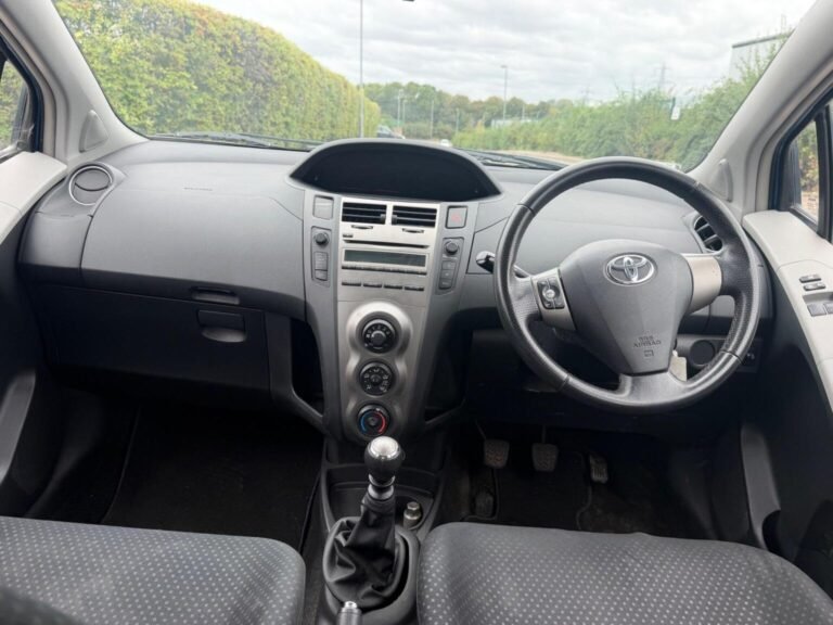 2010 Toyota Yaris for sale in Leighton Buzzard - John Autos - photo 3