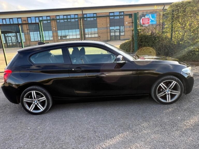 BMW 118d for sale in Leighton Buzzard - 2013 BMW 1 Series 2.0 118d Sport Euro 5 (s/s) 3dr at John Autos Ltd - photo 3