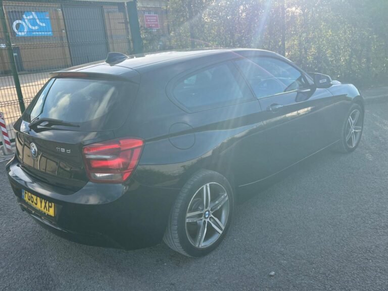 BMW 118d for sale in Leighton Buzzard - 2013 BMW 1 Series 2.0 118d Sport Euro 5 (s/s) 3dr at John Autos Ltd - photo 4