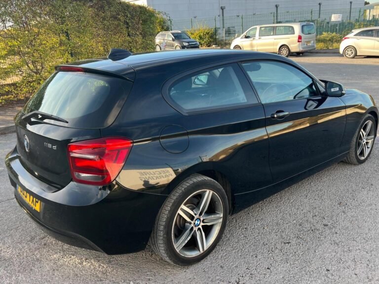 BMW 118d for sale in Leighton Buzzard - 2013 BMW 1 Series 2.0 118d Sport Euro 5 (s/s) 3dr at John Autos Ltd - photo 5