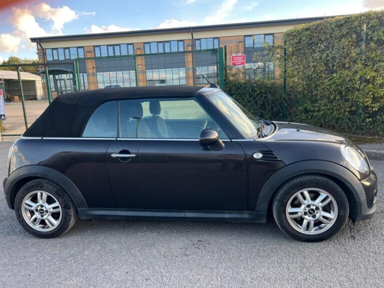 MINI Convertible in Leighton Buzzard - 2013 MINI Convertible 1.6 One Euro 6 2dr at John Autos Ltd - photo 3
