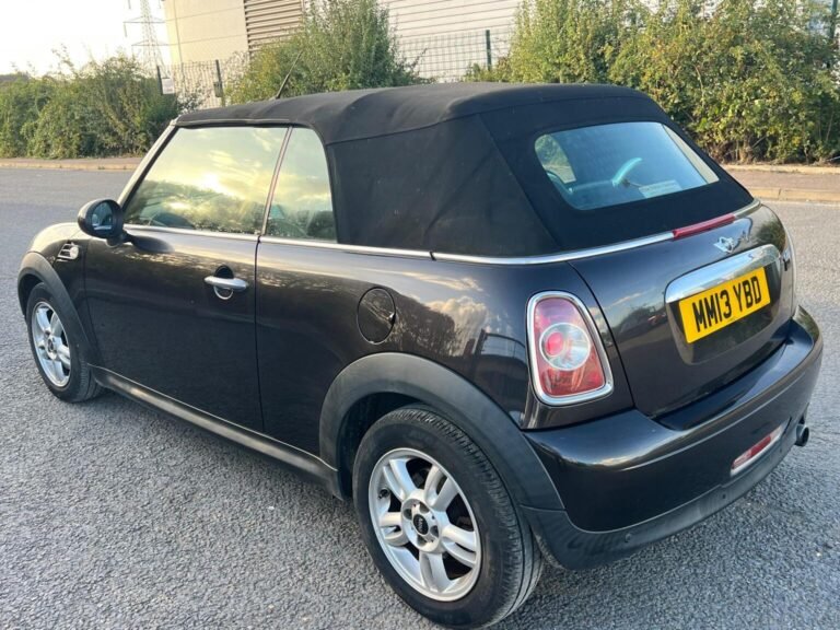 MINI Convertible in Leighton Buzzard - 2013 MINI Convertible 1.6 One Euro 6 2dr at John Autos Ltd - photo 5