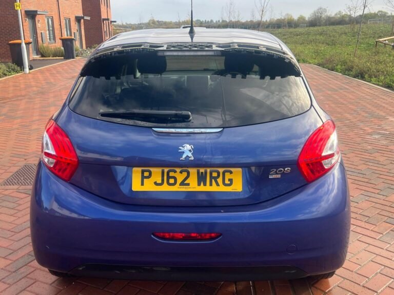 Peugeot 208 for sale in Leighton Buzzard - 2013 Peugeot 208 1.4 e-HDi Allure EGC Euro 5 (s/s) 5dr at John Autos Ltd - photo 2