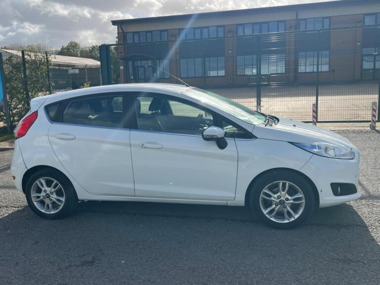 Ford Fiesta for sale in Leighton Buzzard - 2015 Ford Fiesta 1.0T EcoBoost Zetec Euro 6 (s/s) 5dr at John Autos Ltd - photo 4