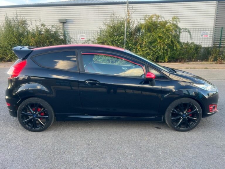 Fiesta Black Edition in Leighton Buzzard - 2015 Ford Fiesta 1.0T EcoBoost Zetec S Black Edition Euro 6 (s/s) 3dr at John Autos Ltd - photo 2
