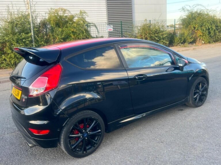 Fiesta Black Edition in Leighton Buzzard - 2015 Ford Fiesta 1.0T EcoBoost Zetec S Black Edition Euro 6 (s/s) 3dr at John Autos Ltd - photo 3
