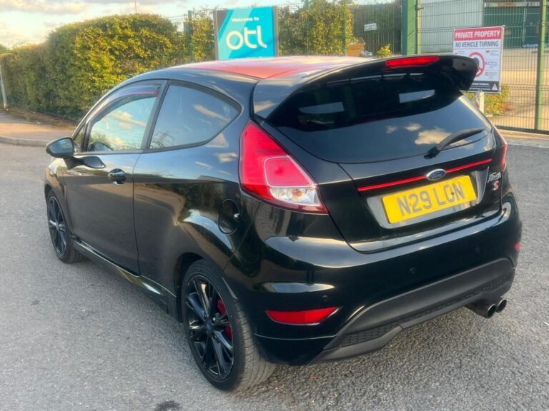 Fiesta Black Edition in Leighton Buzzard - 2015 Ford Fiesta 1.0T EcoBoost Zetec S Black Edition Euro 6 (s/s) 3dr at John Autos Ltd - photo 5