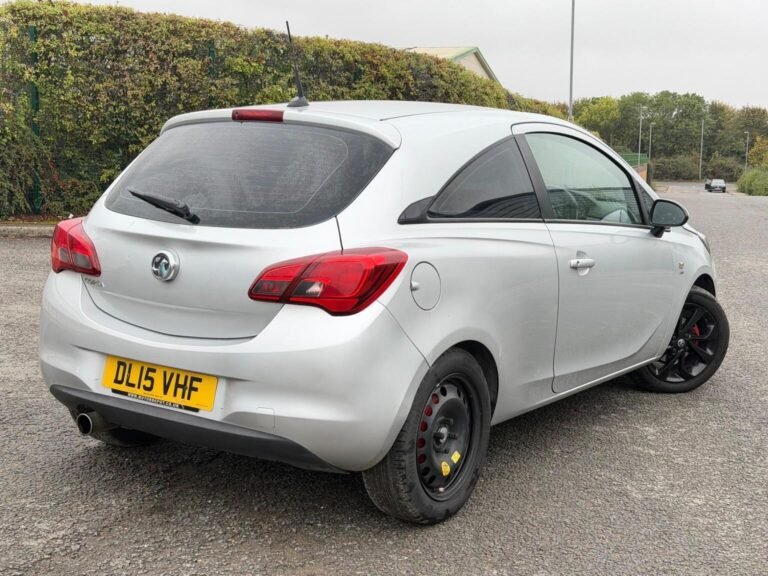 Vauxhall Corsa for sale in Leighton Buzzard - 2015 Vauxhall Corsa 1.4i ecoFLEX SRi Euro 6 3dr at John Autos Ltd - photo 3